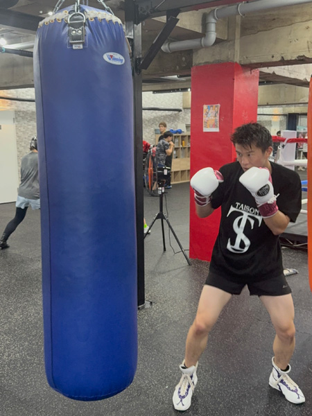 サンドバックで練習